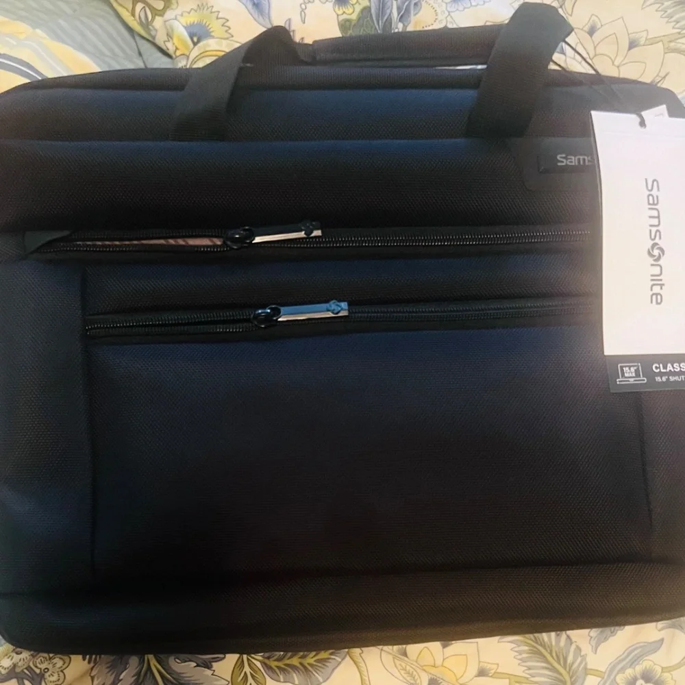 Samsonite Classic Shuttle 2 15.6 Laptop Bag New with Tags